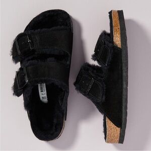 Birkenstock Women’s Arizona Sandals  Sz 7 Black Fur-Lined